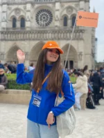 Guide in front of Notre Dame Cathedral
