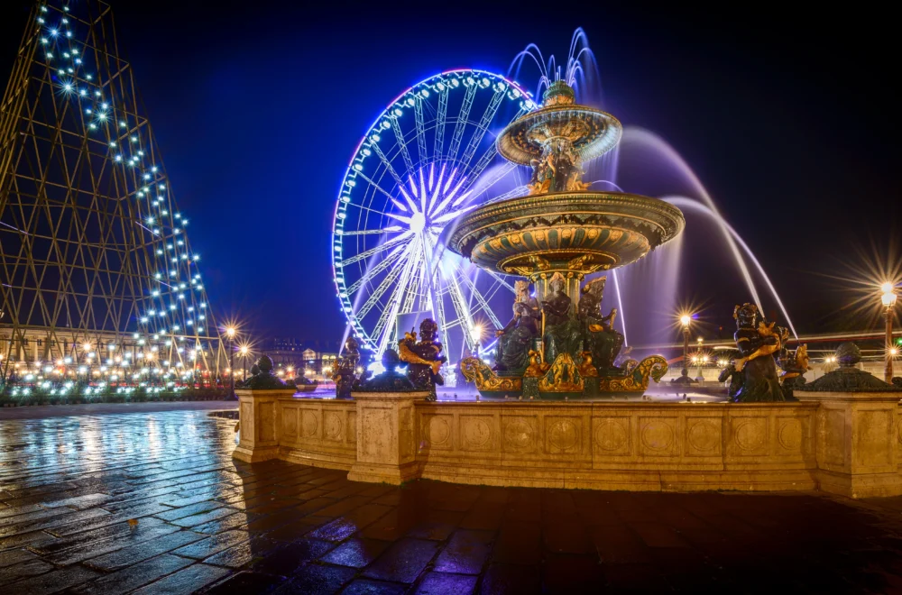 Fountains in Place de la Concorde during private Christmas Lights guided tour in Paris
