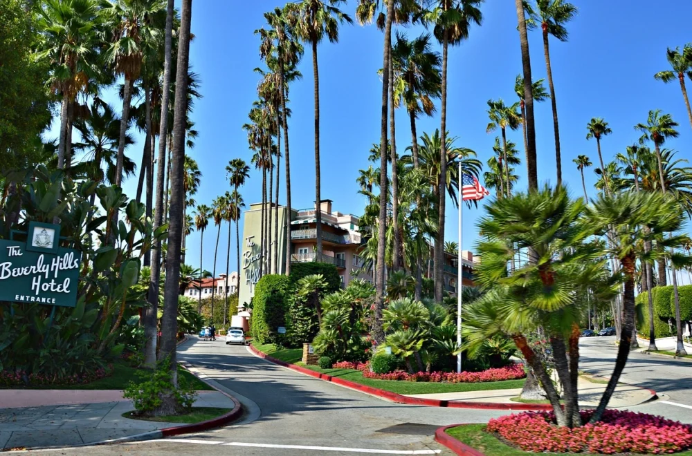 Beverly hills hotel entrance during private LA guided tour