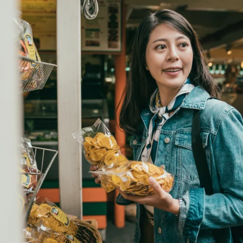 Tourist in Farmers Market during private Los Angeles guided tour