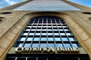 Comerica-Bank-in-downtown-Dallas-1000×660