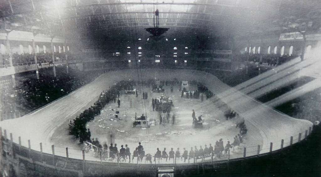 Madison Square Garden in 1907 in NYC