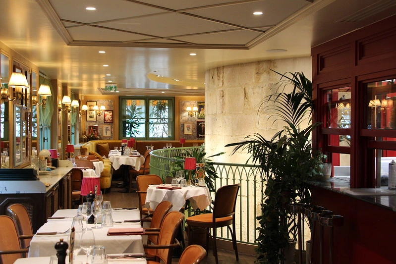 Interior of Brasserie des Près restaurant in Paris
