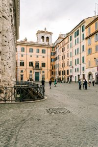 Piazza di Pietra (1)